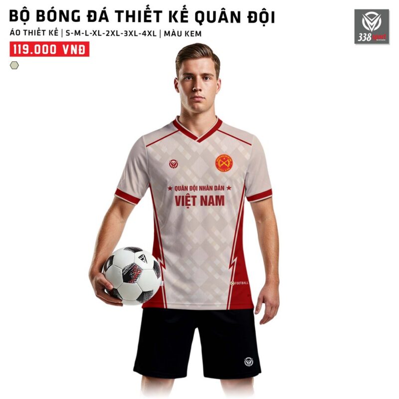 Người Mẫu Mặc Áo Bóng Đá Quân Đội Màu Kem